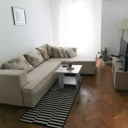 Apartament With Wifi - 13120 *